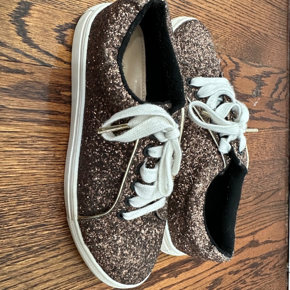 Badgley Mischka Brown/Bronze Glitter sneaker Sz. 7